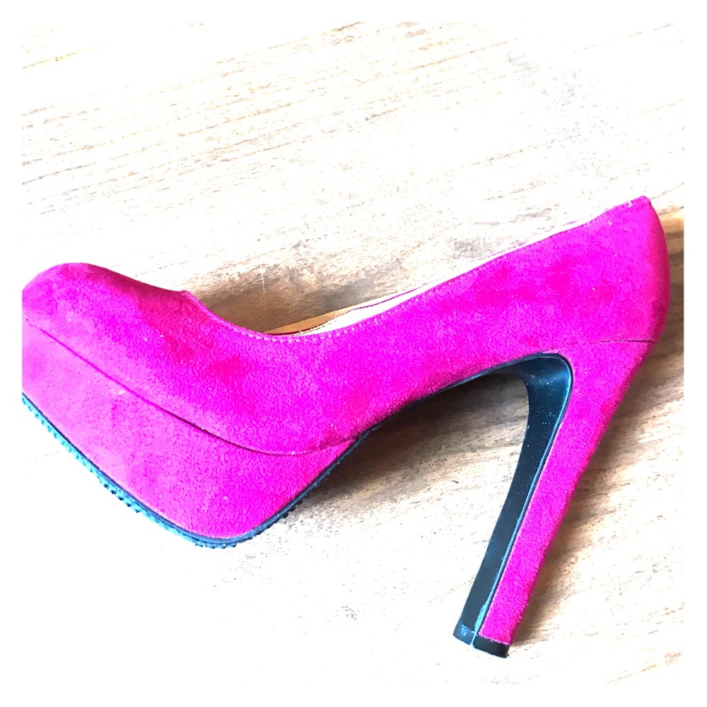 Magenta 4 in Suede pumps